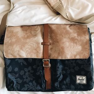 Herschel crossbody laptop bag